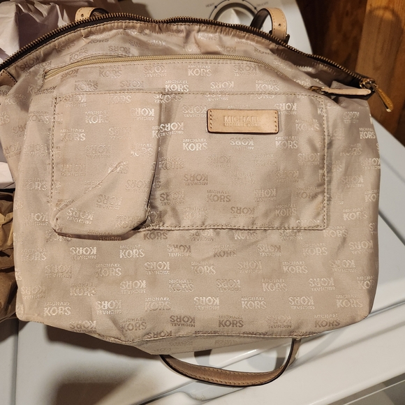 Nice Authentic Michael Kors Brown Tote and Wallet Set - Picture 15 of 16